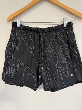 Fabletics Men's The Kadence Short Lined 5in Black Vision Map Print